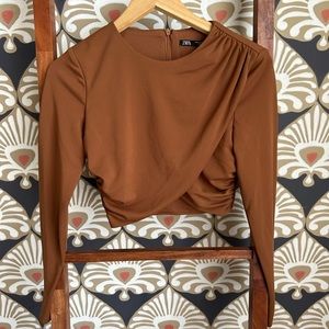 Adorable gently used Long Sleeves crop top Zara size S